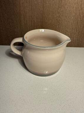 Pfaltzgraff Aura Pink Gravy Boat Sauce Pitcher